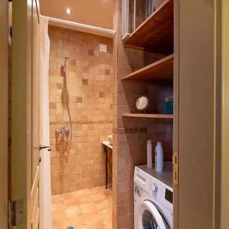 Daire Cozy 1bd - 2 Min To Metro & Center By Flat Mаnager Sofya